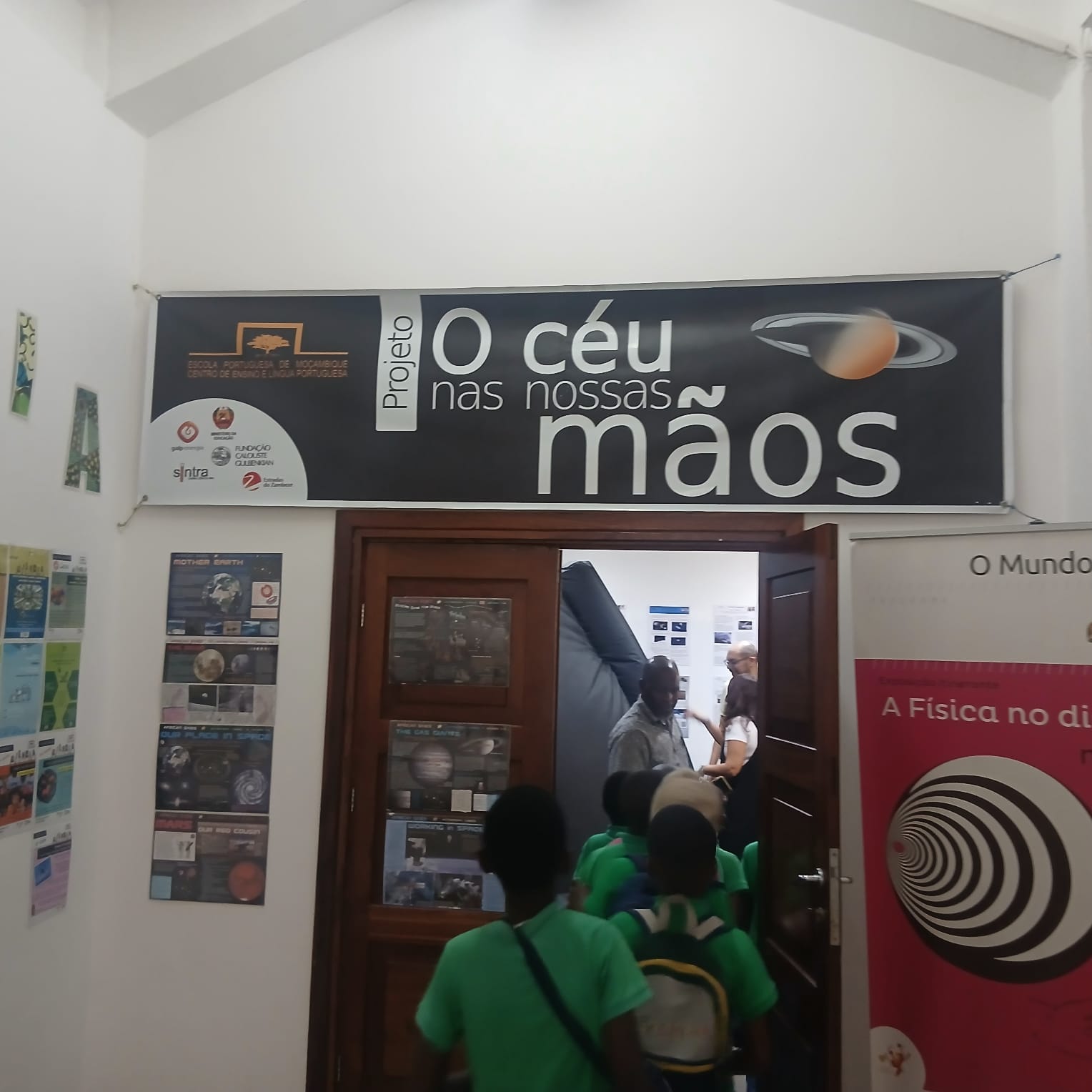Alunos do Colégio Lhaysso em actividade externa