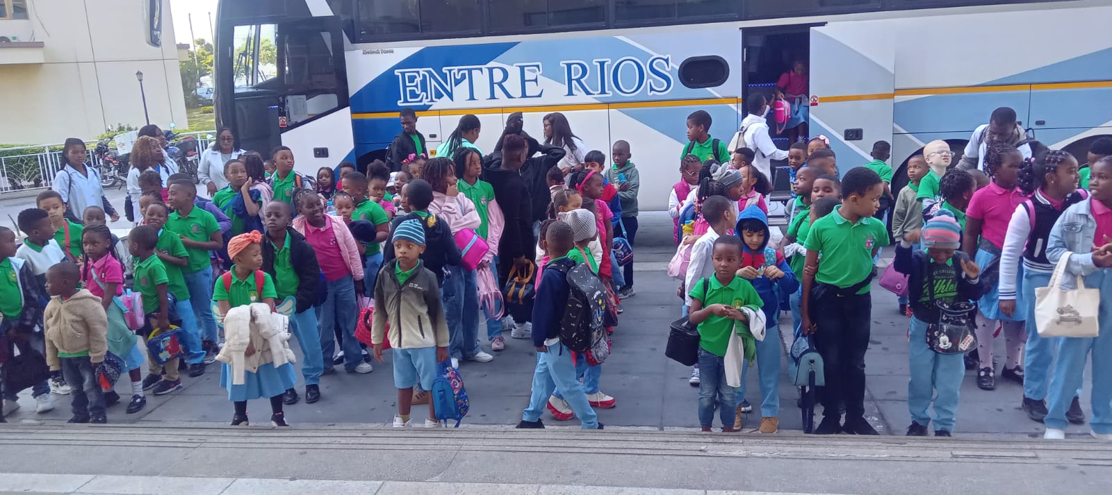 Alunos do Colégio Lhaysso numa visita ao planetário